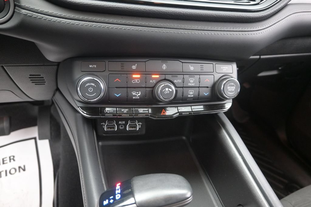 Used 2024 Dodge Durango SXT w/ 3rd Row Seating Group RWD image 14