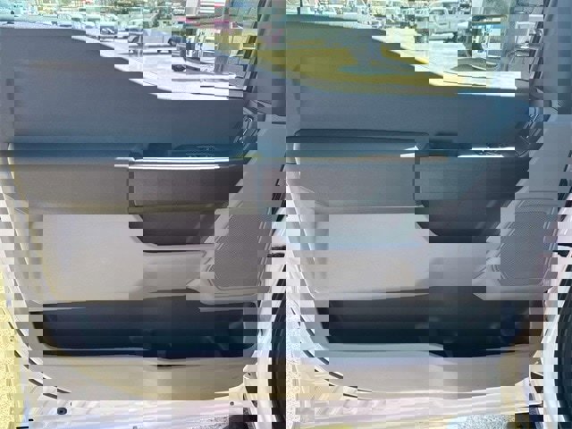 New 2025 Ford F550 4x4 Regular Cab Super Duty image 17