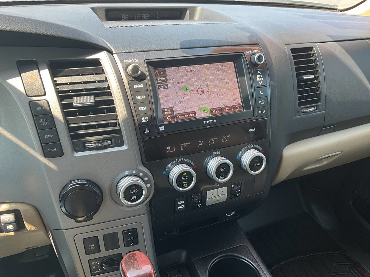 Used 2013 Toyota Sequoia Platinum image 15