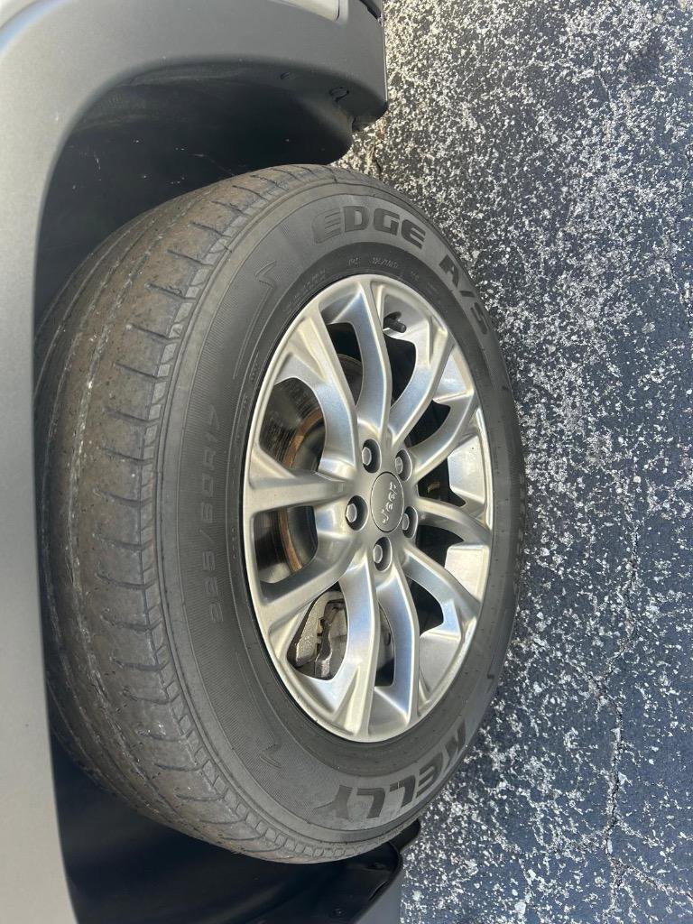 Used 2019 Jeep Cherokee Latitude Plus image 9