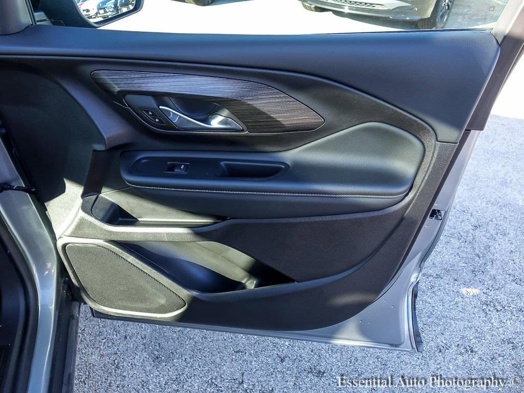 Used 2024 GMC Terrain SLT w/ Tech Package image 30