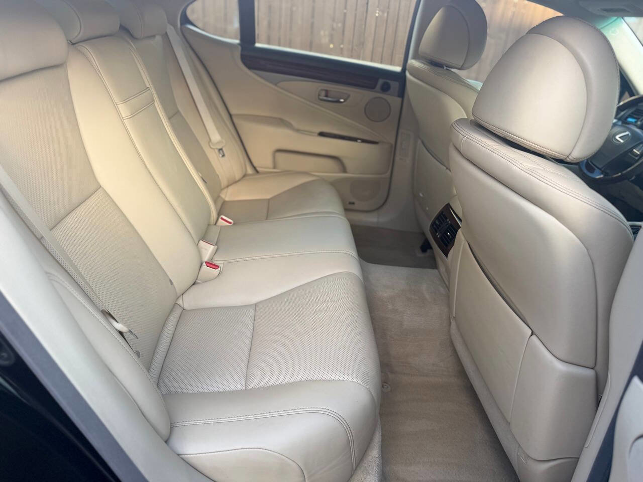 Used 2013 Lexus LS 460 w/ Comfort Pkg image 27