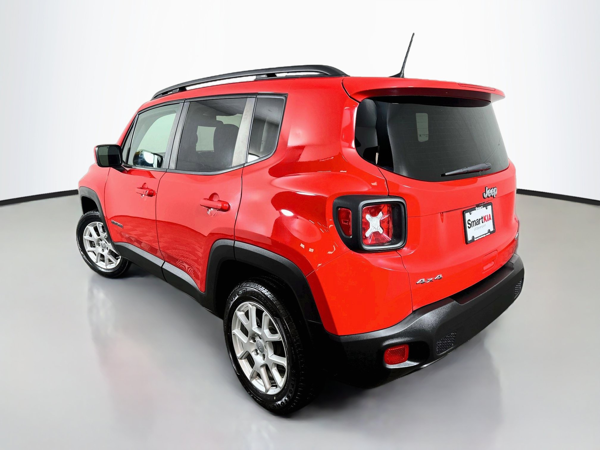 Used 2020 Jeep Renegade Latitude w/ Cold Weather Group AWD/4WD image 5