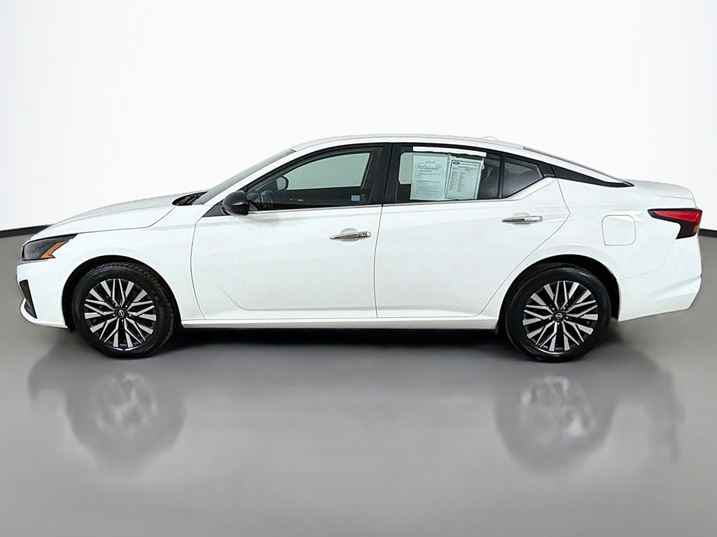 Used 2025 Nissan Altima 2.5 SV AWD/4WD image 12