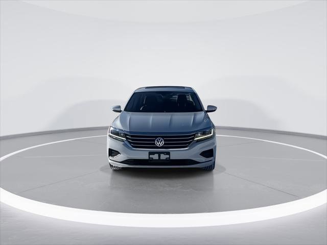 Certified 2022 Volkswagen Passat 2.0T SE image 3