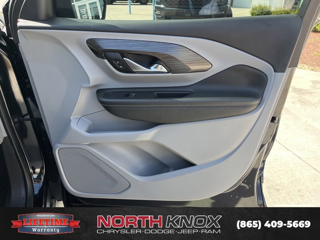Used 2024 GMC Terrain SLT AWD/4WD image 27