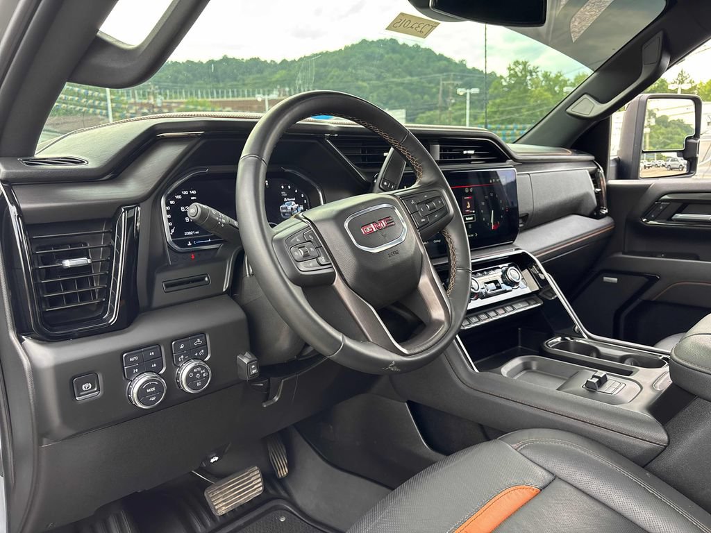 Used 2025 GMC Sierra 2500 AT4 AWD/4WD image 8