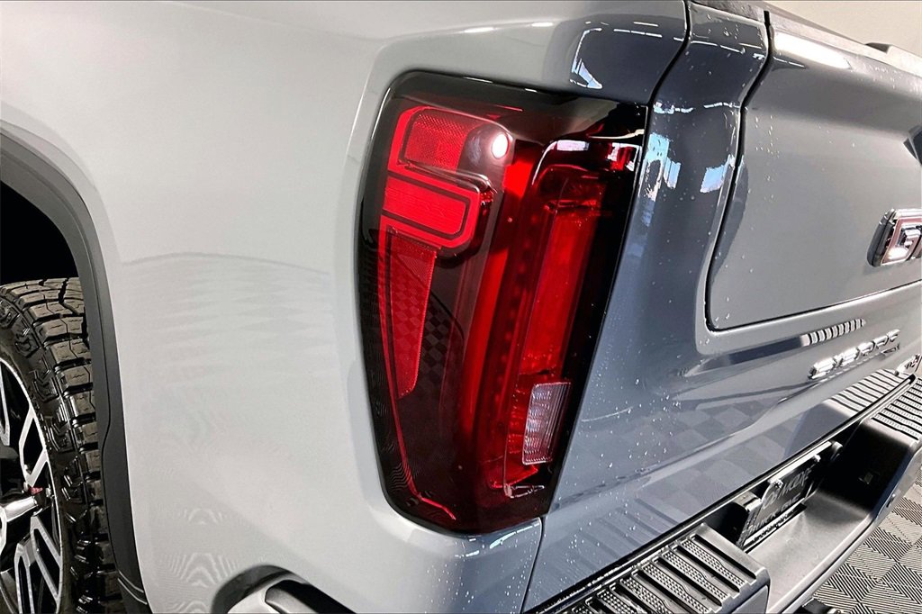 Used 2024 GMC Sierra 1500 AT4 w/ Technology Package image 24