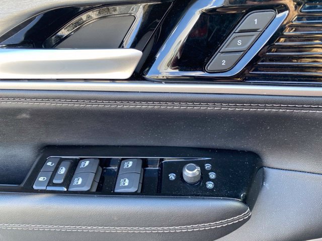 Used 2025 Jeep Wagoneer Series III w/ 8-Passenger Seating Package AWD/4WD image 30