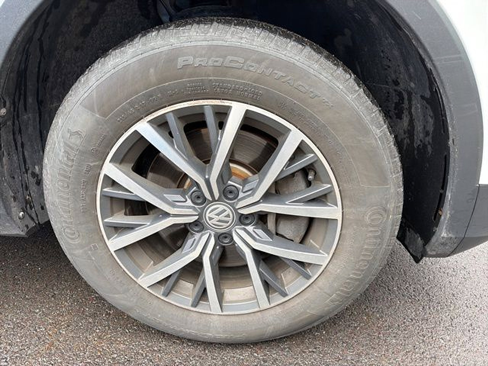 Used 2020 Volkswagen Tiguan SE w/ Panoramic Sunroof Package image 5