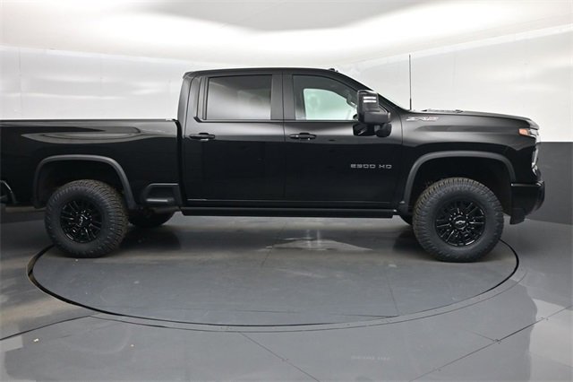 Used 2024 Chevrolet Silverado 2500 ZR2 w/ Technology Package image 44