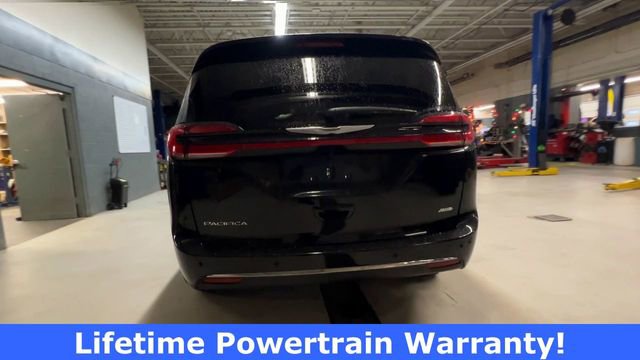 New 2026 Chrysler Pacifica Select image 7