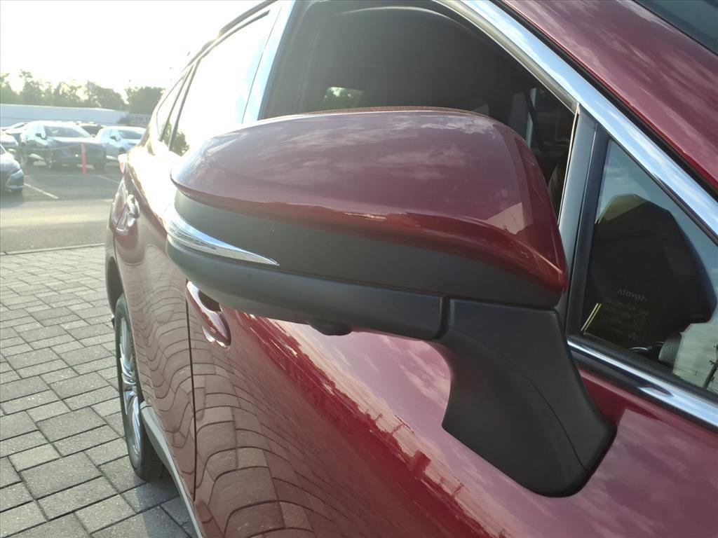 Used 2023 Toyota Venza Limited image 12