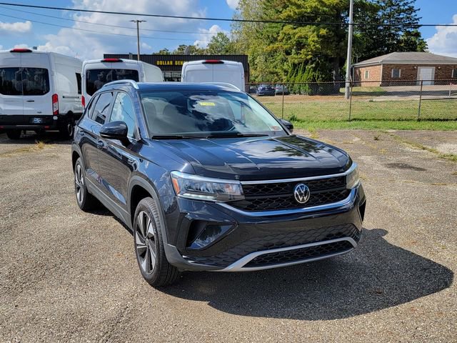 Used 2024 Volkswagen Taos SE image 3