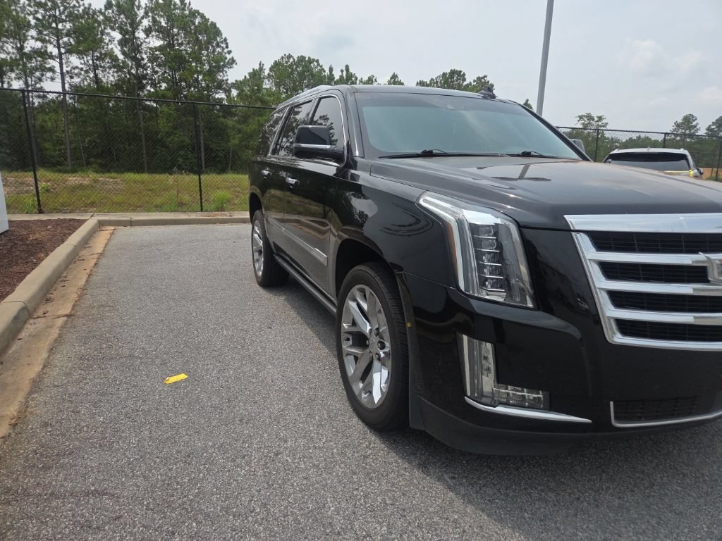 Used 2020 Cadillac Escalade Premium Luxury AWD/4WD image 3