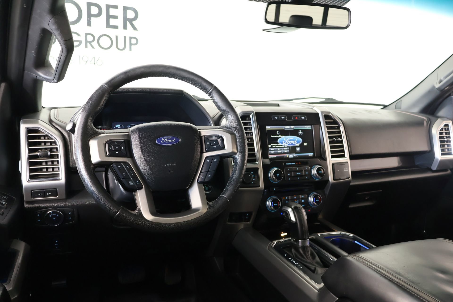 Used 2015 Ford F150 Platinum w/ Equipment Group 701A Luxury AWD/4WD image 2