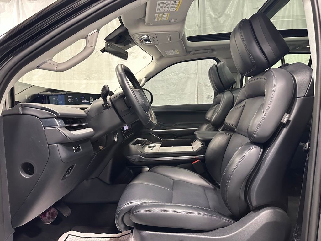 Used 2025 Lincoln Navigator Reserve image 15