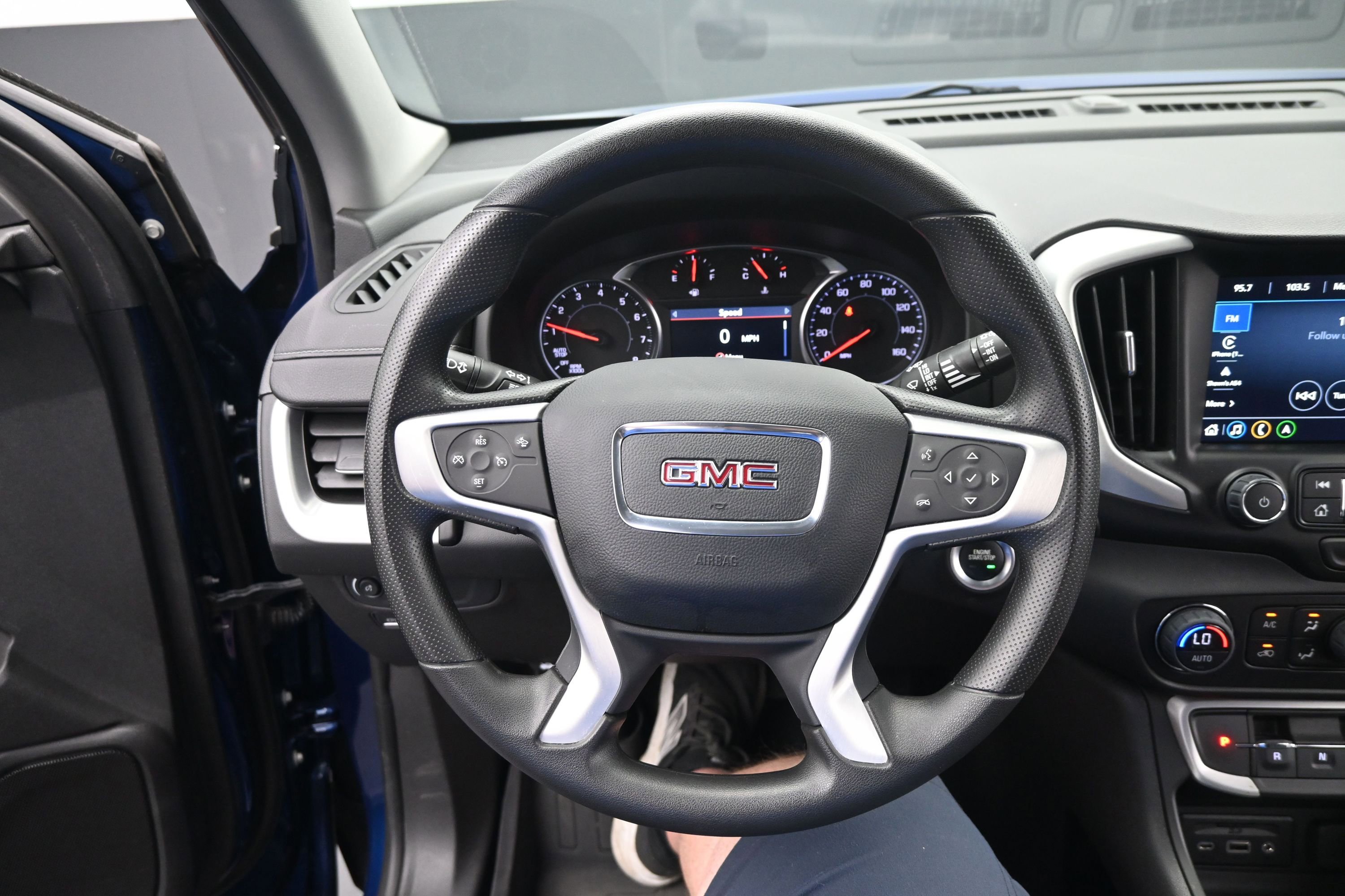 Certified 2022 GMC Terrain SLE w/ Driver Convenience Package FWD image 19