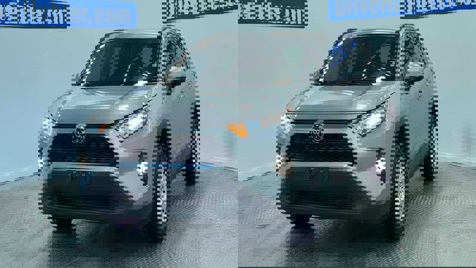 Used 2021 Toyota RAV4 XLE image 3