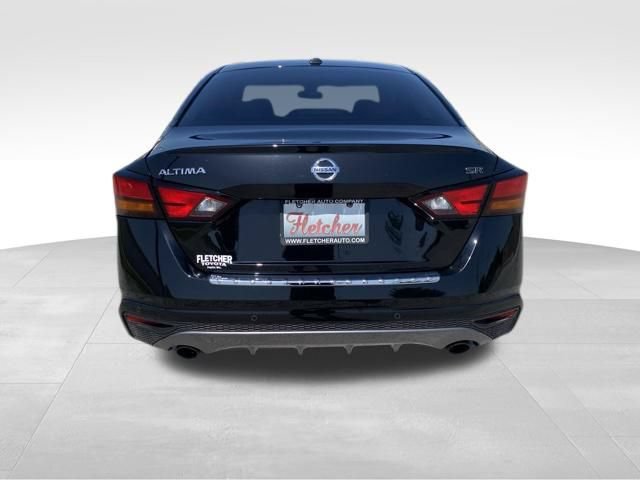 Used 2021 Nissan Altima 2.5 SR w/ SR Premium Package FWD image 3