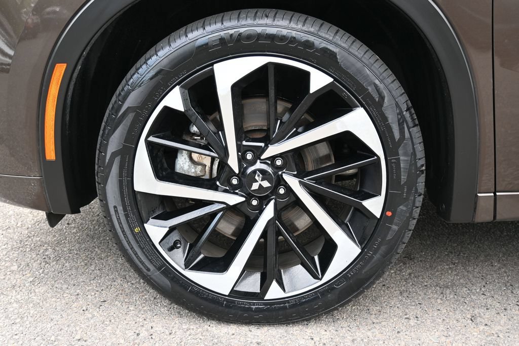 Used 2024 Mitsubishi Outlander SEL Black Edition AWD/4WD image 12