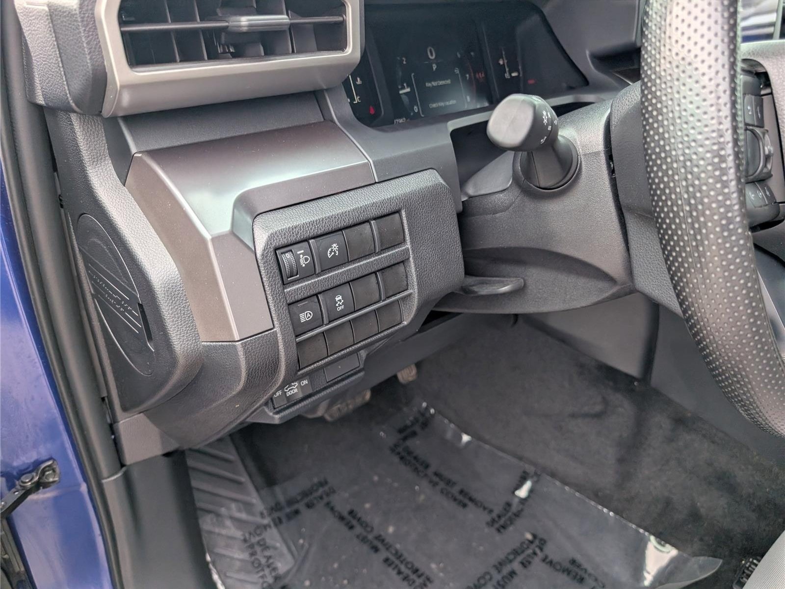 Used 2025 Toyota Tacoma SR5 AWD/4WD image 21