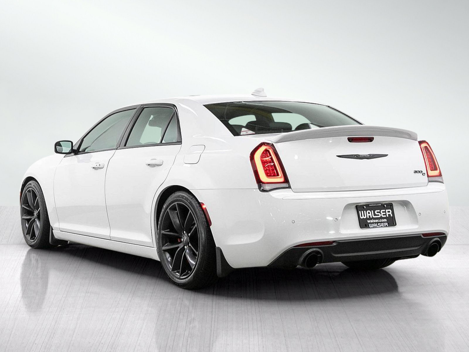 Used 2023 Chrysler 300 C RWD image 4