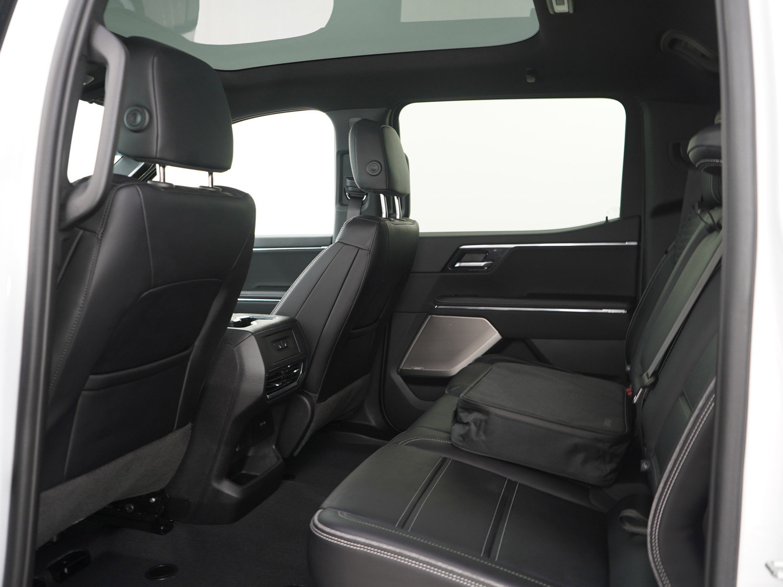 Used 2025 GMC Sierra EV Denali AWD/4WD image 19