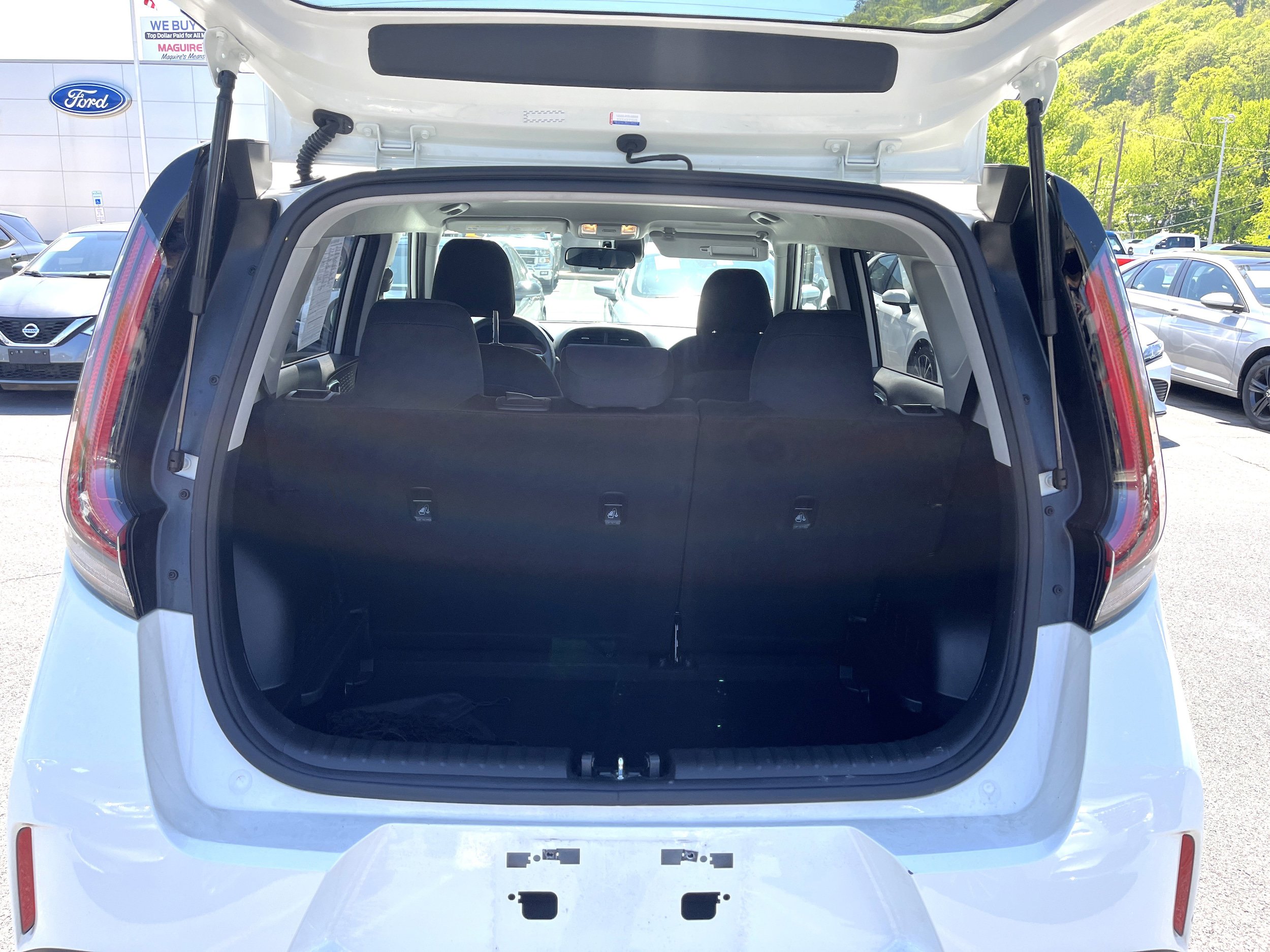 Used 2023 Kia Soul LX w/ Option Group 015 FWD image 11