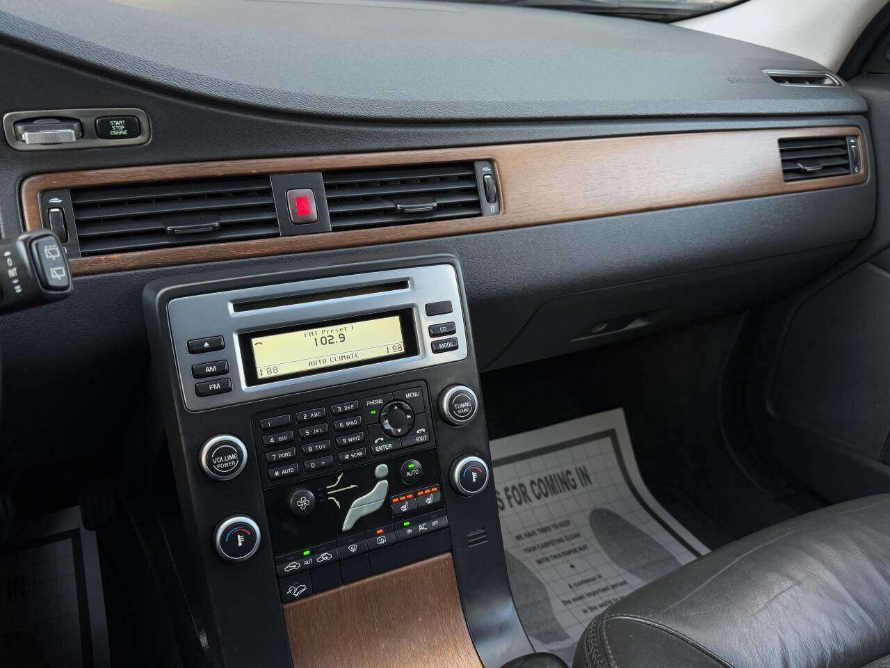 Used 2010 Volvo XC70 3.2 image 16