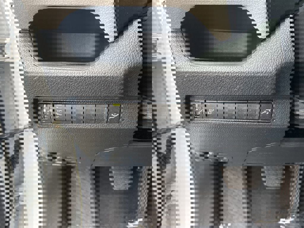 Used 2023 Toyota RAV4 XLE w/ Convenience Package image 7