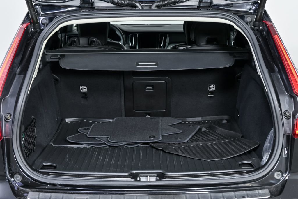 Certified 2024 Volvo V60 B5 Cross Country Ultimate image 32