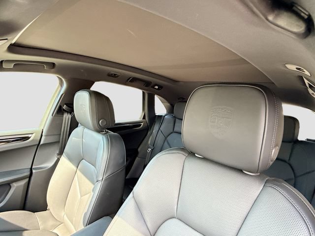 Certified 2025 Porsche Macan AWD/4WD image 27