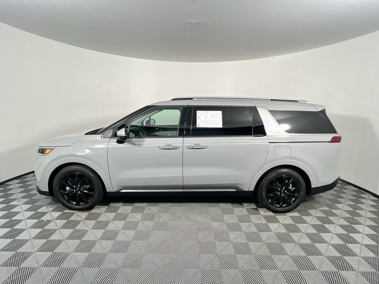 Used 2023 Kia Carnival SX Prestige FWD image 7