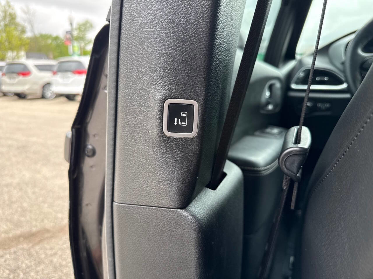 Used 2018 Chrysler Pacifica Touring-L Plus FWD image 29