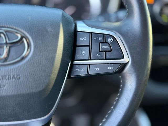 Used 2024 Toyota Highlander XSE FWD image 28