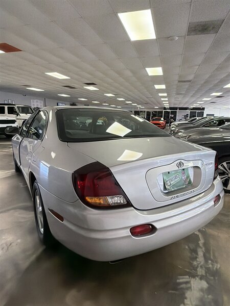 Used 2001 Oldsmobile Aurora 3.5 w/ Convenience Pkg FWD image 5