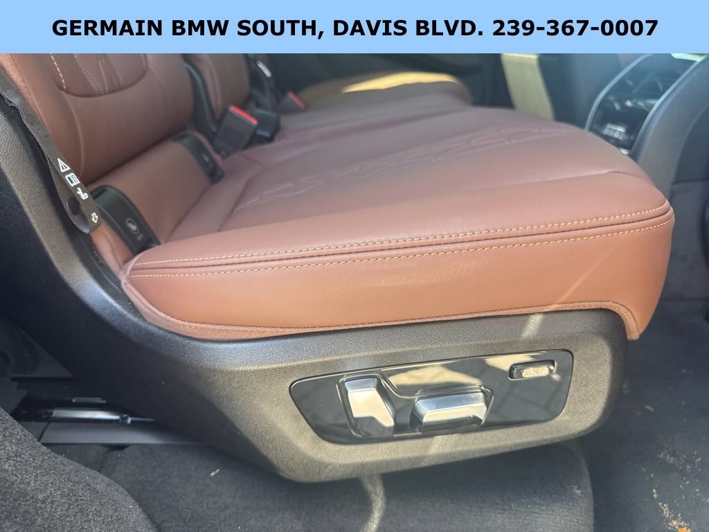 Used 2025 BMW X7 M60i image 30