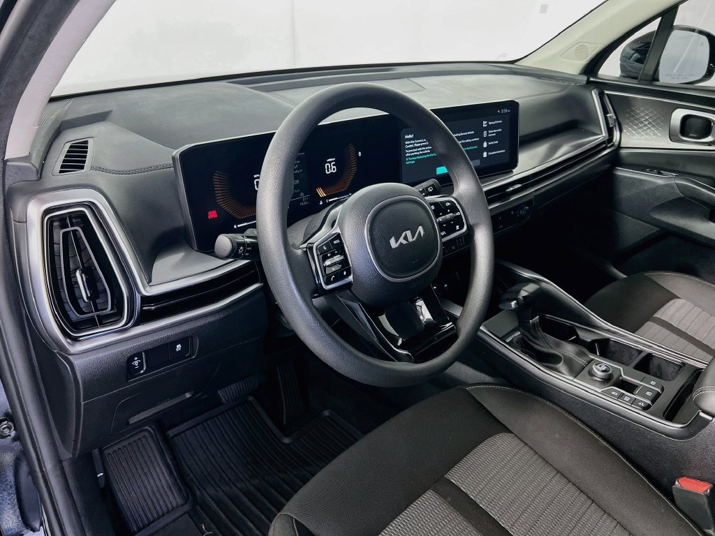Certified 2025 Kia Sorento LX FWD image 10