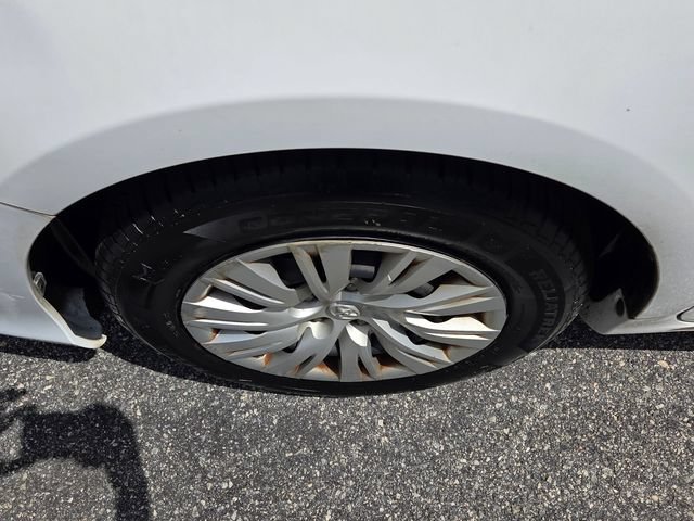 Used 2012 Toyota Camry LE FWD image 17