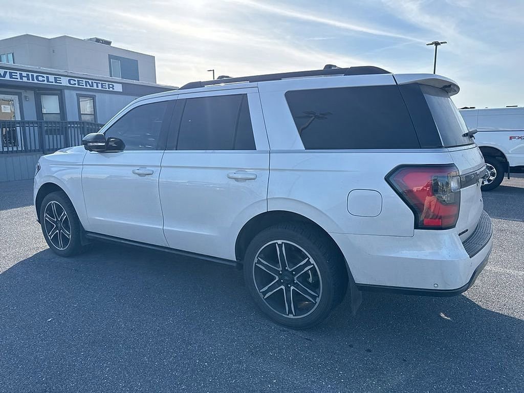 Used 2019 Ford Expedition Limited w/ Equipment Group 303A AWD/4WD image 3