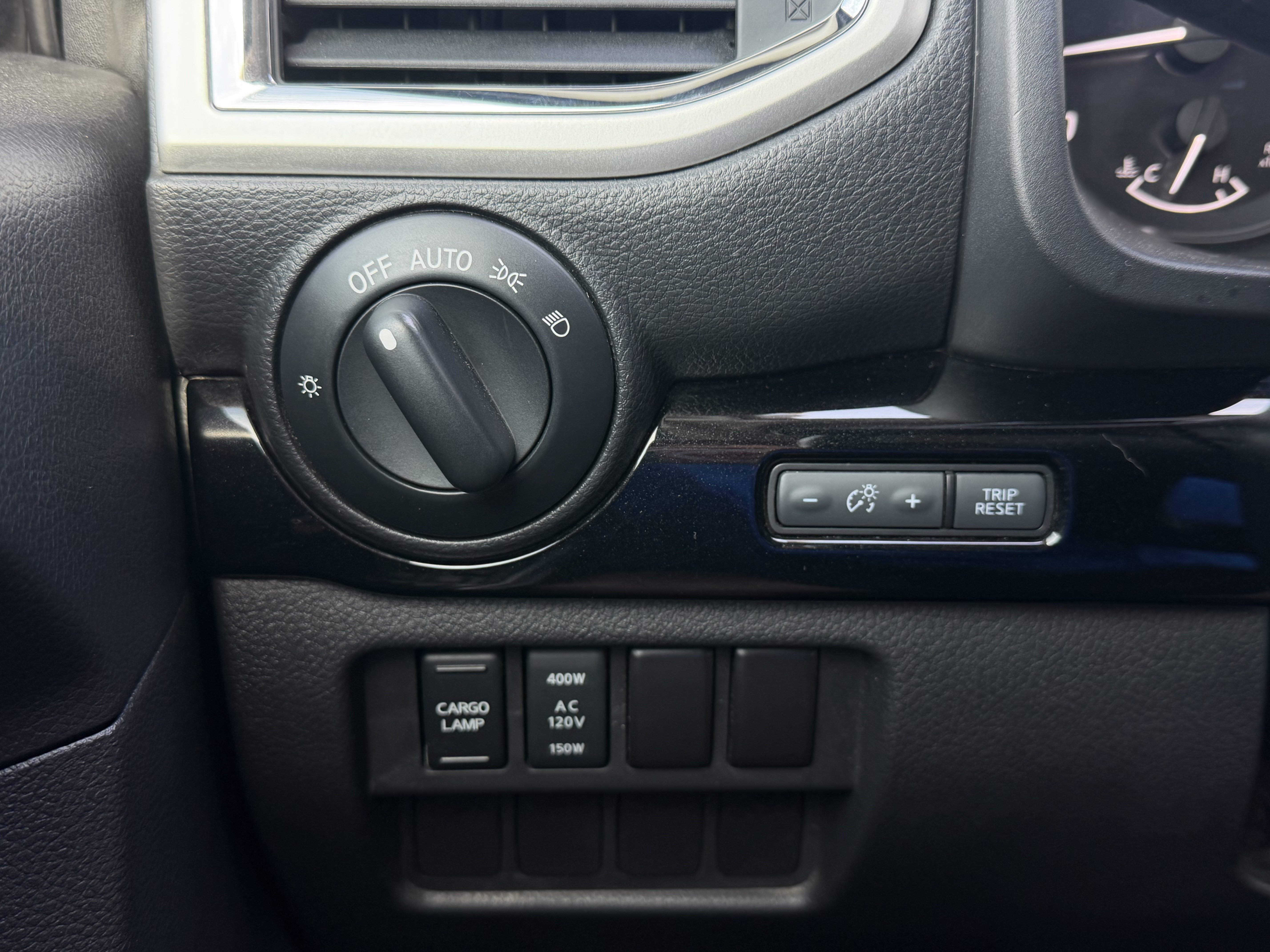 Used 2021 Nissan Titan SV w/ SV Convenience Package AWD/4WD image 26