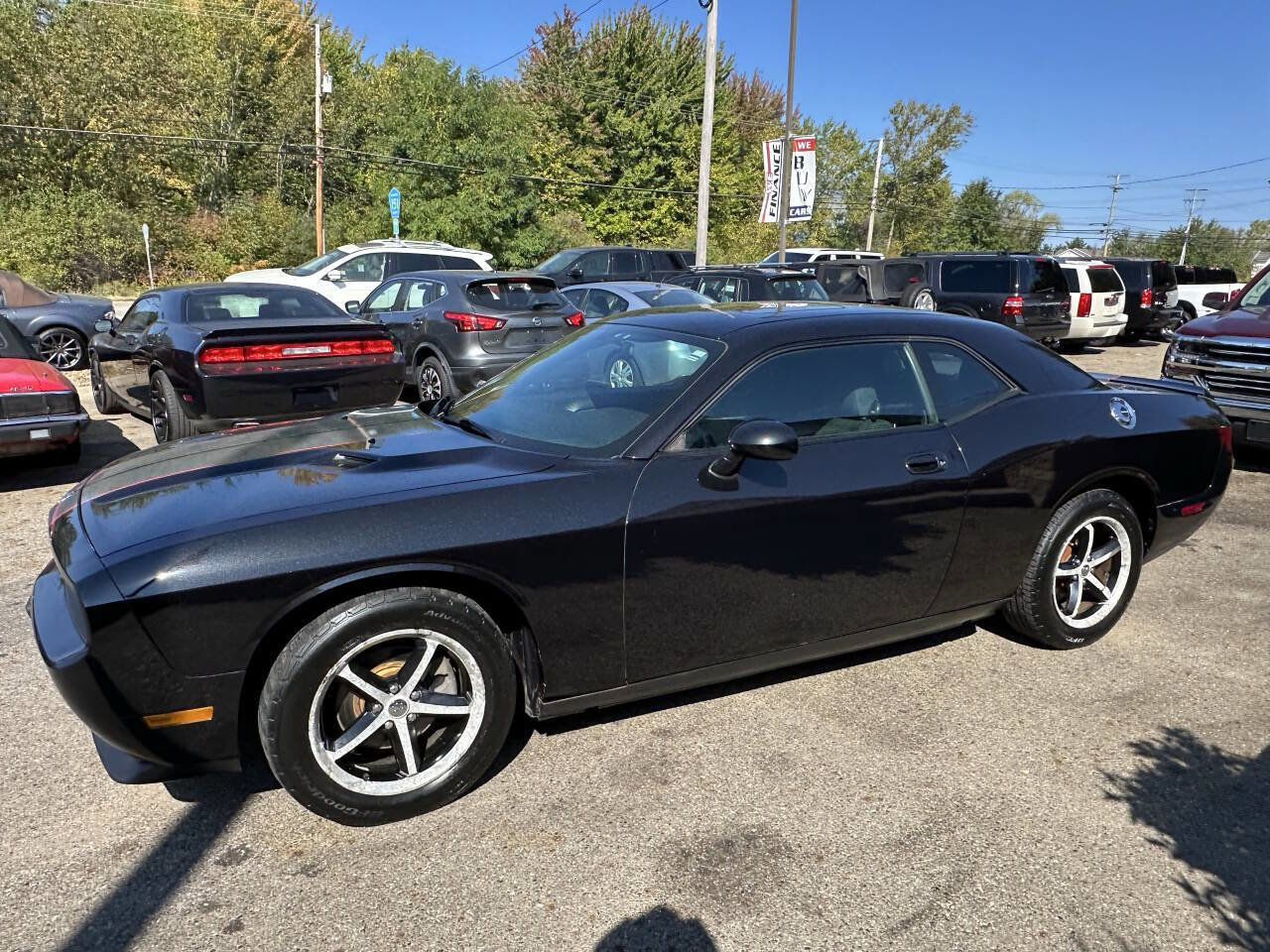 Used 2010 Dodge Challenger SE image 3