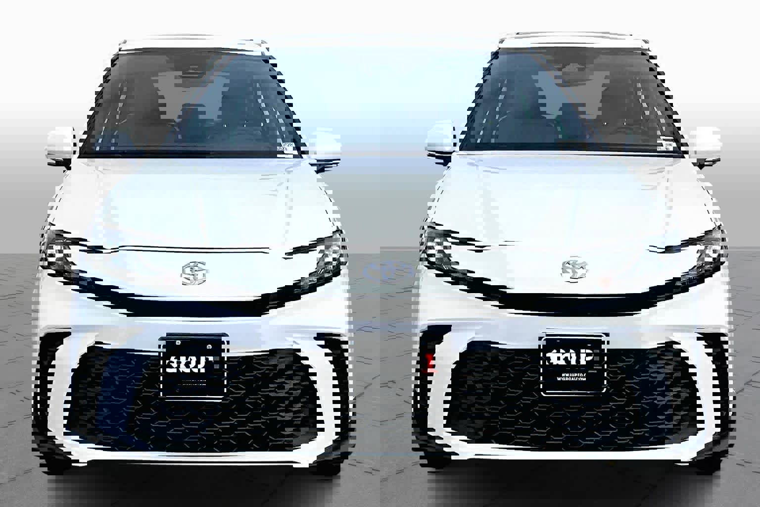 Used 2025 Toyota Camry SE image 3