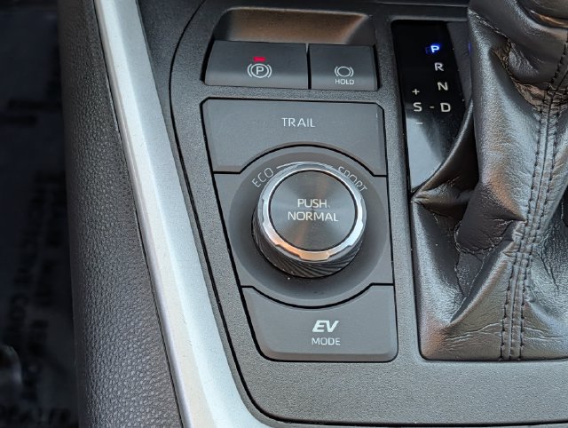 Used 2024 Toyota RAV4 LE AWD/4WD image 15
