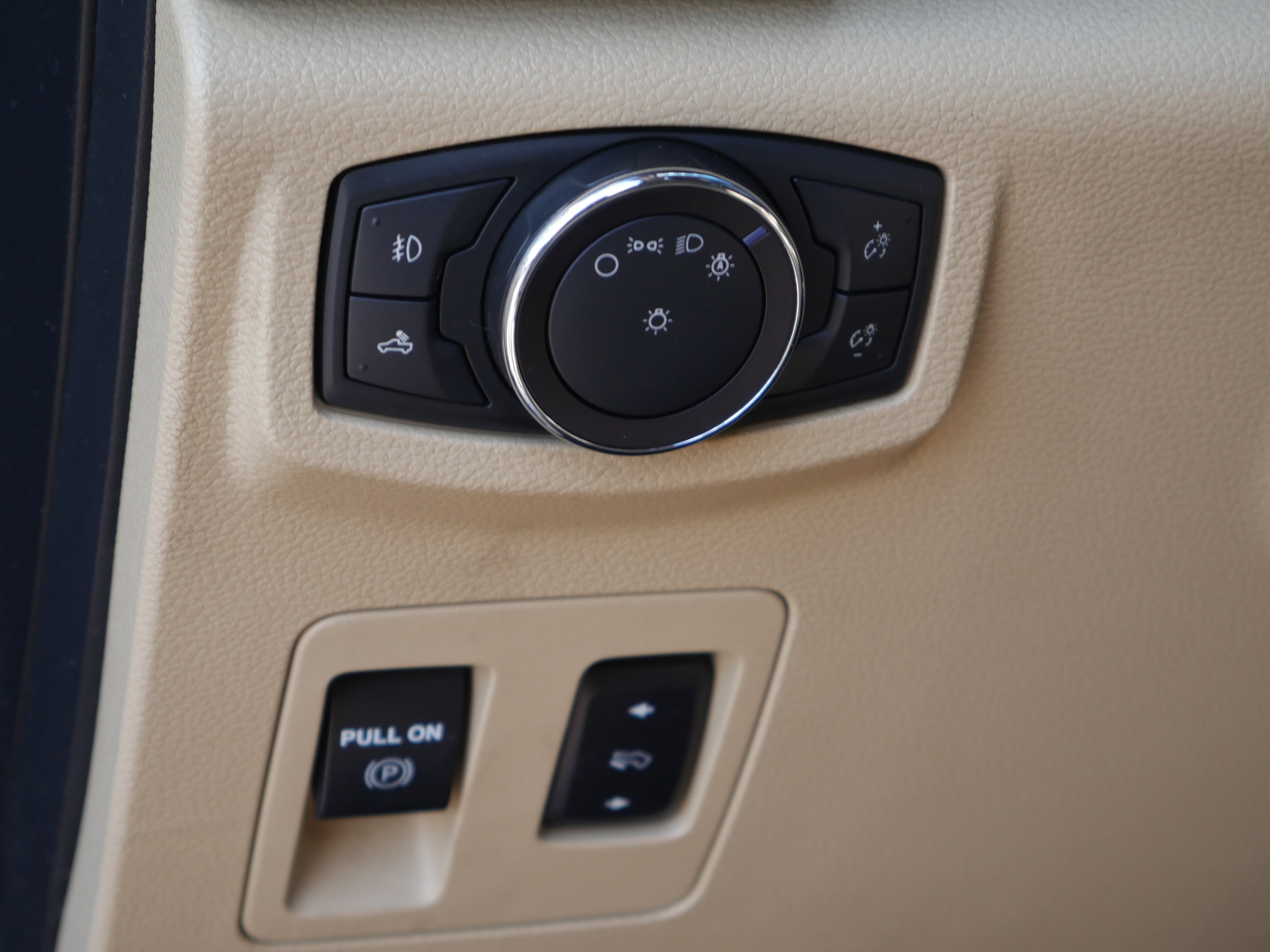 Used 2019 Ford F150 XLT w/ Equipment Group 302A Luxury AWD/4WD image 5