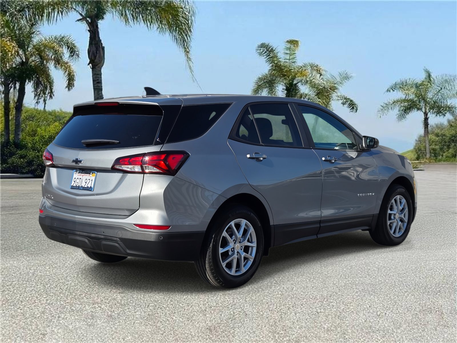 Used 2023 Chevrolet Equinox LS w/ LS Convenience Package image 4