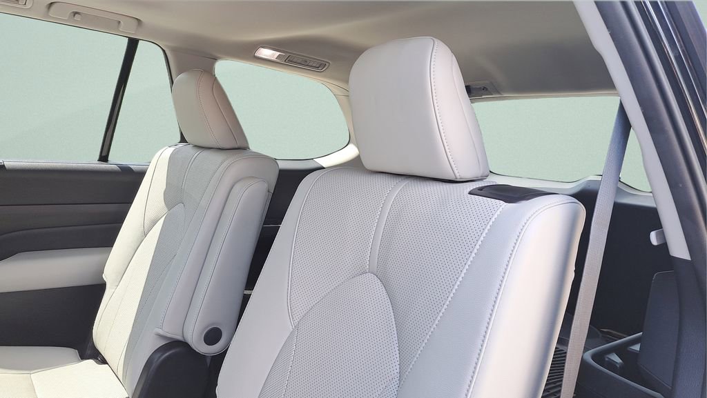 Used 2025 Toyota Grand Highlander AWD Hybrid image 12