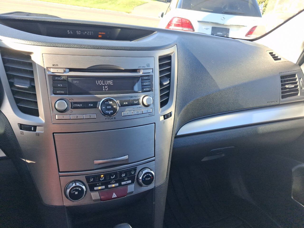 Used 2011 Subaru Outback 2.5i Premium w/ All-Weather Pkg AWD/4WD image 31