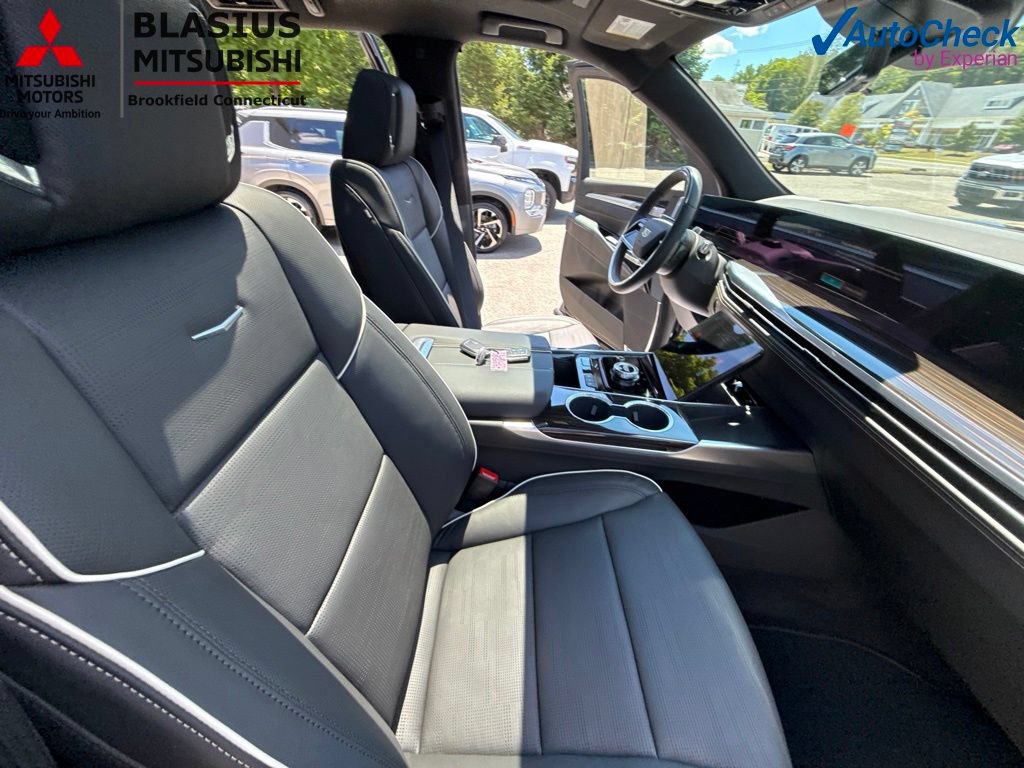 Used 2026 Cadillac Escalade Luxury AWD/4WD image 64
